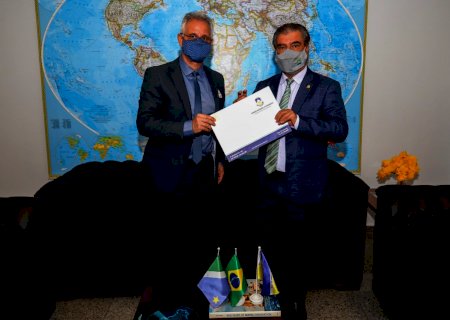 Sergio Nogueira entrega ofício ao senador Nelsinho Trad solicitando R$ 20 milhões de emendas