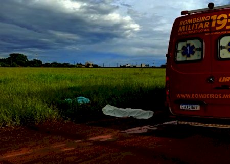 Com a cabeça quase arrancada do corpo, dois homens são encontrados degolados em MS
