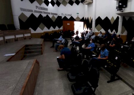 Fernando Rocha, reúne servidores do legislativo para disciplinar assuntos internos