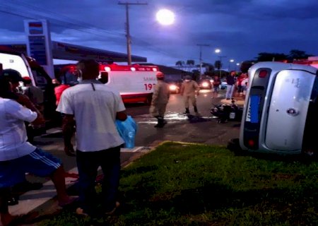 Motociclista tem fratura exposta e fica em estado grave em acidente entre carro e moto
