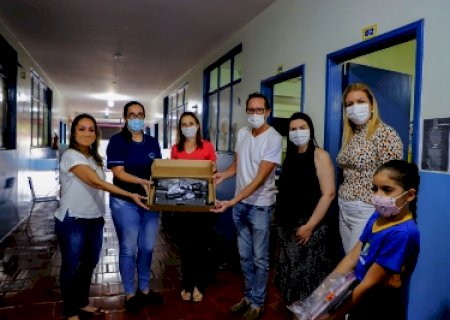Prefeito realiza entrega de notebooks e novos kits escolares para rede municipal de ensino