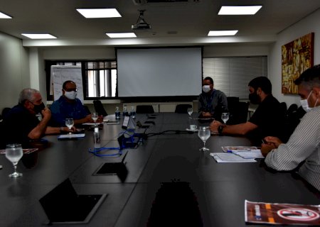 Senai e prefeitura de São Gabriel do Oeste alinham parceria para qualificação profissional