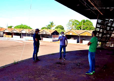Fernando Rocha visita obras de recuperação do Centro de Eventos e ressalta a importância da reabertura do local