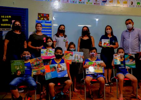 Educação inicia distribuição de uniformes e apostilas para rede municipal de ensino