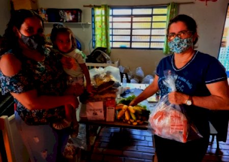 Secretaria de Educação realiza entrega de kit alimentação escolar para bebês matriculados
