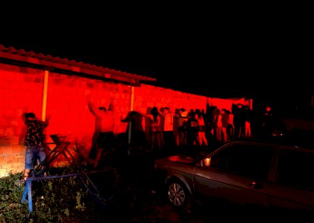 Polícia Militar de Camapuã encerra festa clandestina e conduz 11 pessoas à Delegacia.