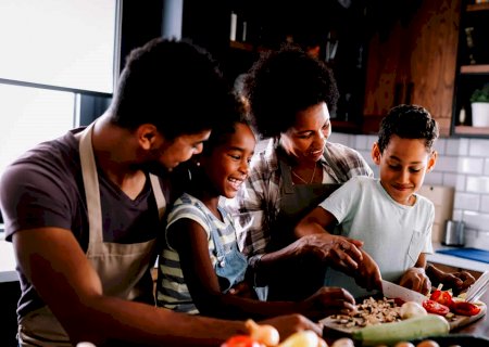 Culinária em família pode ser uma alternativa para mudança de hábitos para crianças e adolescentes