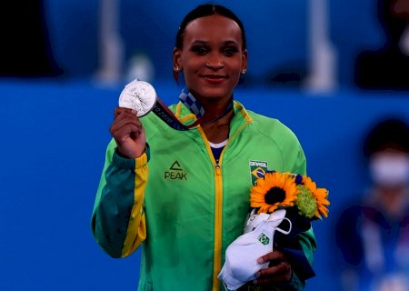 Rebeca Andrade conquista inédita prata para o Brasil na ginástica das Olimpíadas