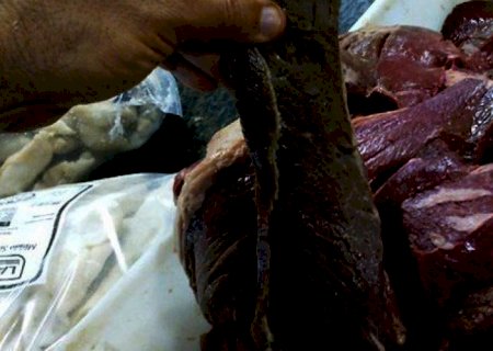 Carne estragada leva donos de açougue para delegacia
