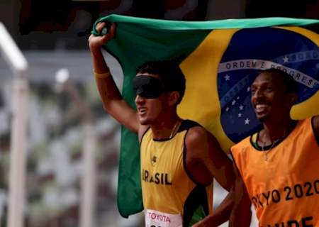 Yeltsin quebra recorde mundial, domina os 1.500m e fatura o 100º ouro do Brasil em Paralimpíadas