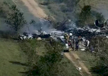 Avião cai no Texas, nos EUA, e todos os 21 ocupantes sobrevivem