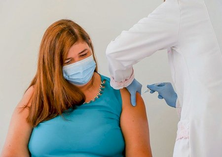 Há um ano, São Gabriel do Oeste vacinava 1ª pessoa contra a Covid-19; hoje município já está com 100% do público-alvo com duas doses
