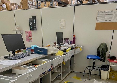 Ladrões invadiram o prédio da farmácia municipal na madrugada desta segunda-feira (21/03), em São Gabriel do Oeste-MS.