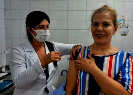 Com doses liberadas para novos públicos, vacinação contra a Covid é ampliada na capital
