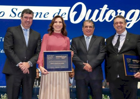 Em noite de comemoração ao aniversário de 124 anos da Capital, vereador Ademir Santana homenageia 3 grandes personalidades.