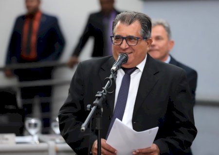 Pedido de Vereador Ademir Santana é atendido pela prefeitura e São Conrado ganha nova iluminação em campo de futebol